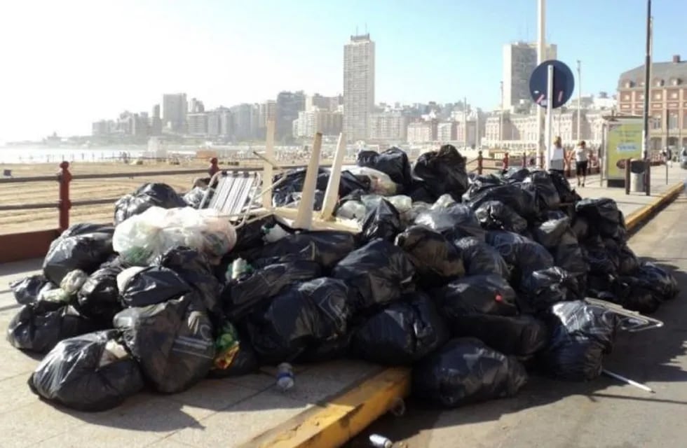 Recolección de residuos en Mar del Plata.