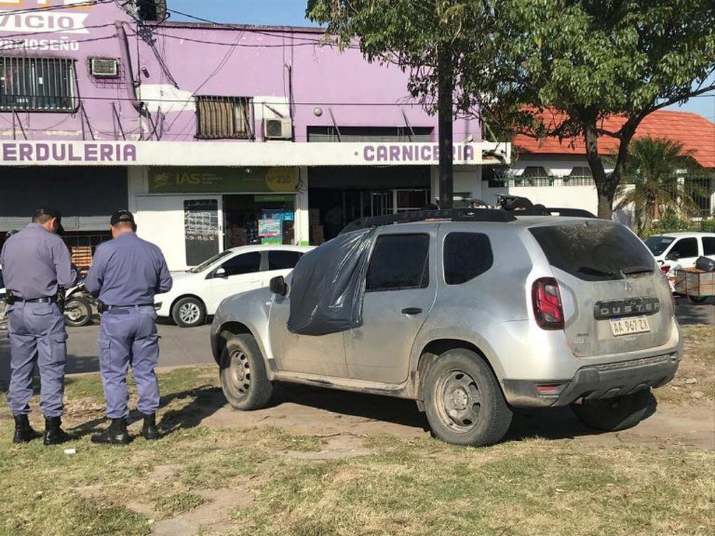 Vecinos encontraron a un hombre muerto en el interior de su camioneta y dieron aviso a la Policía. (Hernán Salinas)