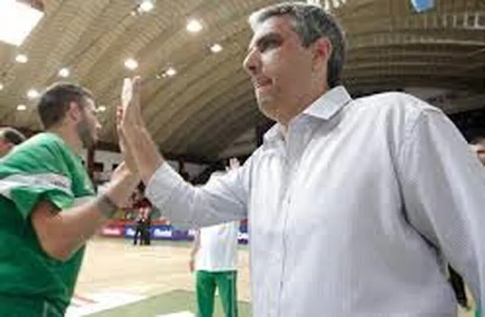 Enfático respaldo de Atenas a su entrenador.