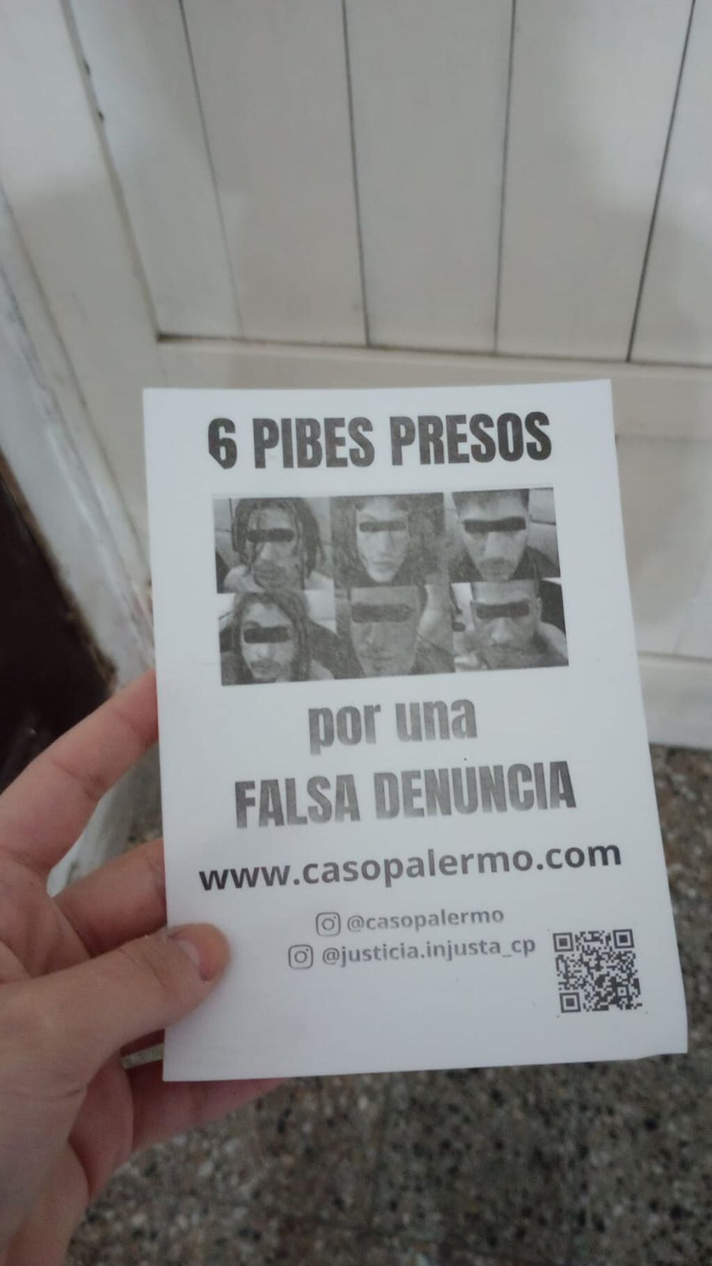 Los folletos en apoyo a los acusados que reparten en Villa Crespo, barrio donde vivían.