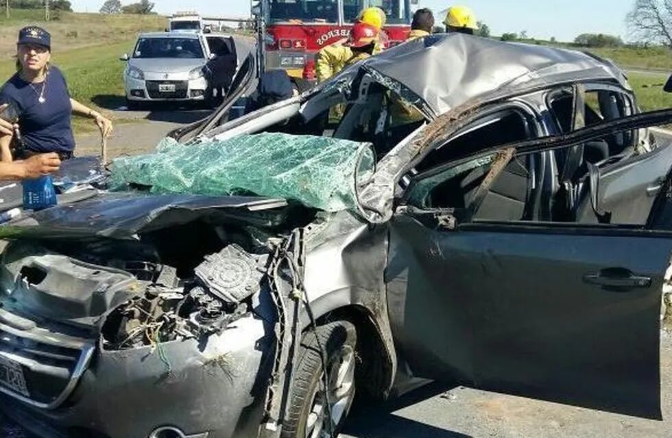 Un Peugeot volcó en la Autopista Rosario - Santa Fe
