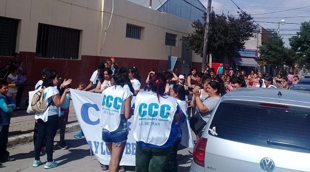 Organizaciones sociales protestan este miércoles contra "el hambre y la represión". (Eduardo Delmonte)