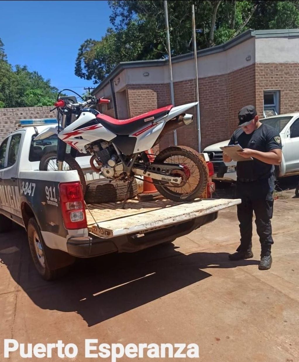 Puerto Esperanza: recuperaron una motocicleta robada que intentaba ser comercializada.