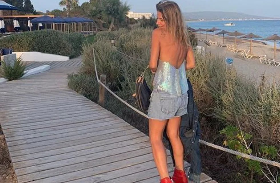 Flavia Palmiero revolucionó las redes sociales con fotos en la playa. (Instagram)
