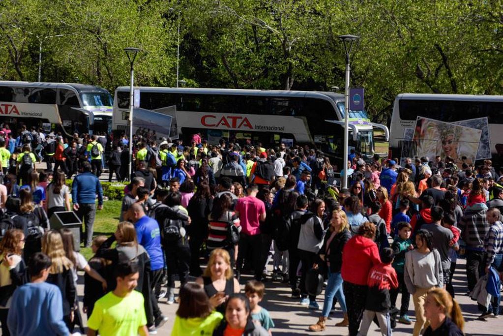 Los deportistas viajaron en 15 colectivos. Foto: Gobierno de Mendoza.