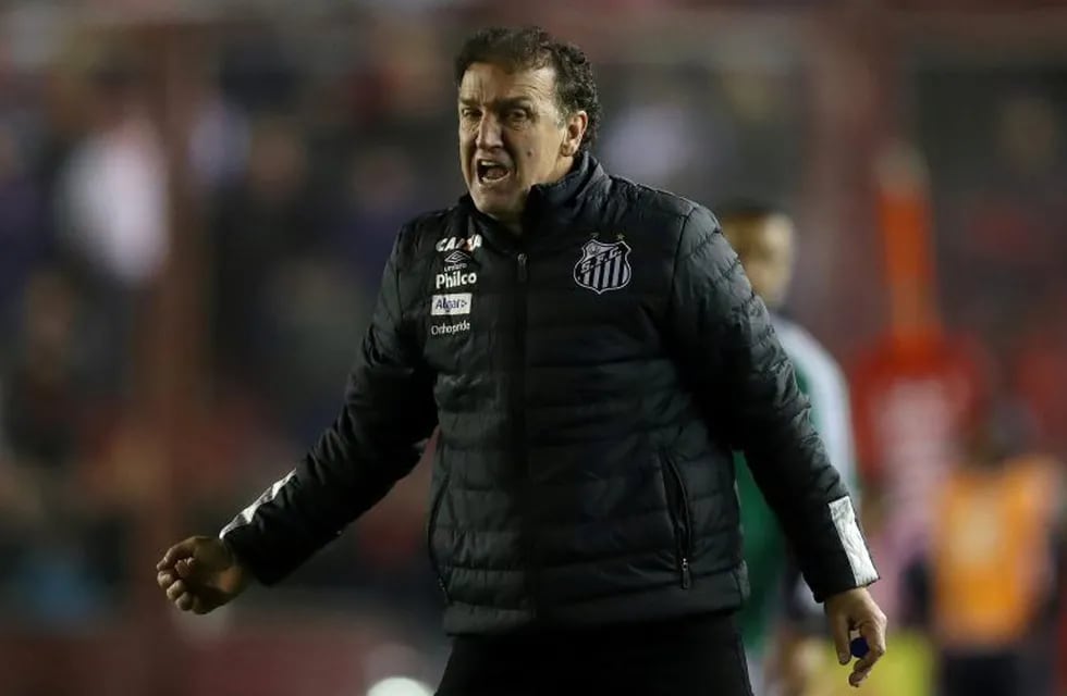 La defensa de Santos sobre la inclusión de Carlos Sánchez ante Independiente.