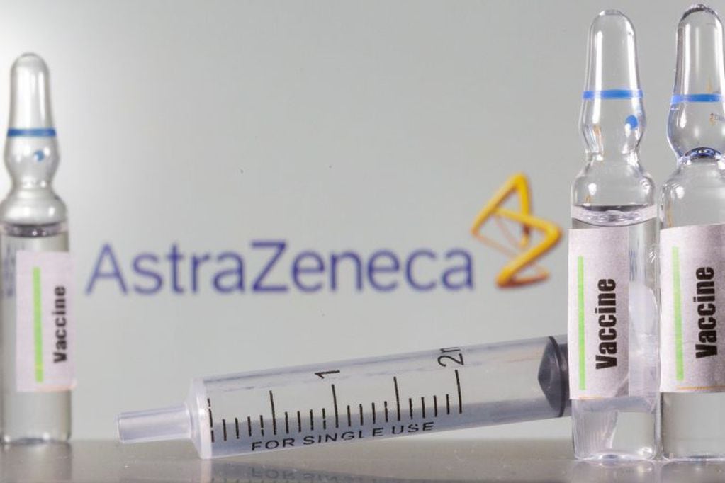 La vacuna de la farmacéutica AstraZeneca fue aprobada en el Reino Unido. (REUTERS/Dado Ruvic/Illustration)