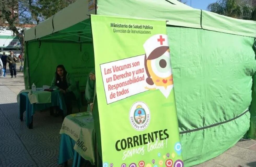 Campaña de vacunación antigripal en la plaza Vera. (Foto: Corrientes Hoy)