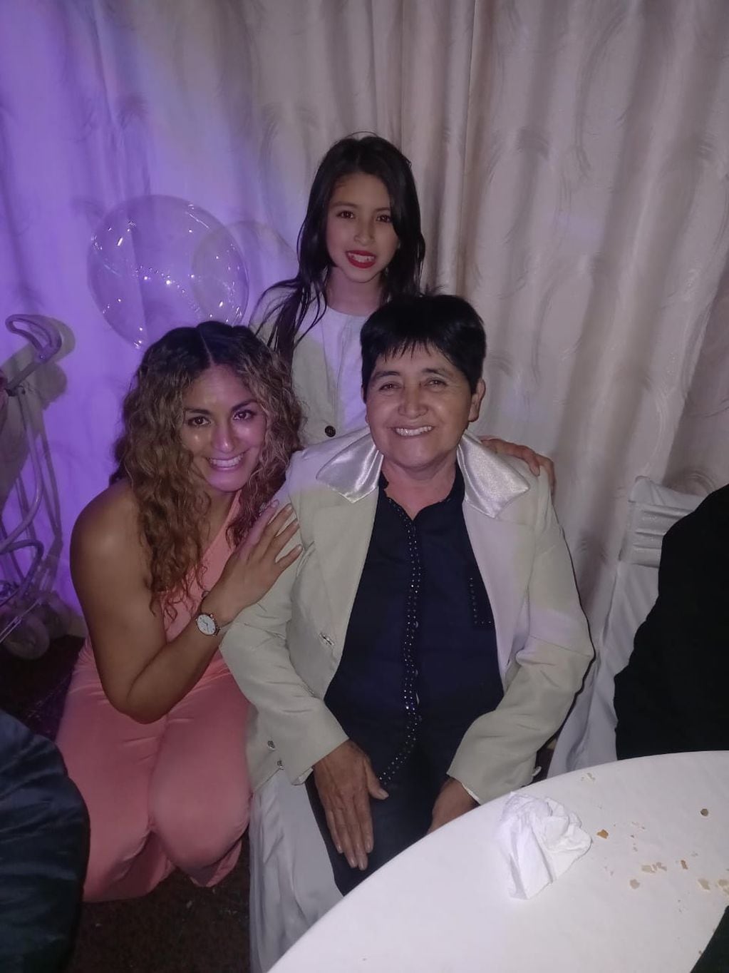 Cintia Castillos junto a su mamá Rita y su hija Martina.
