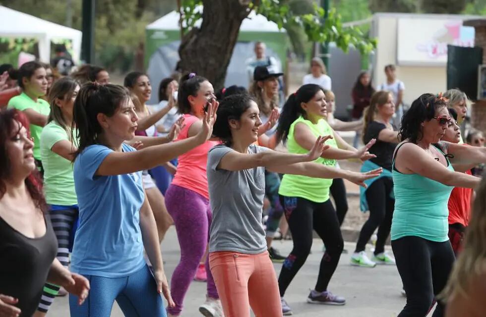 Actividad física en el Parque General San Martín.
