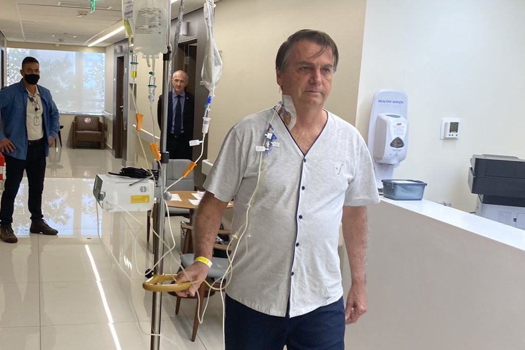 Jair Bolsonaro recuperándose de una de sus intervenciones médicas.