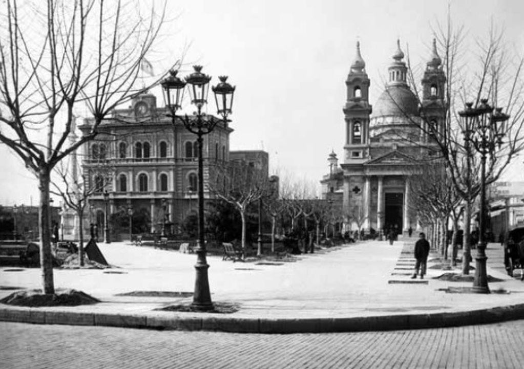 La plaza 25 de Mayo hacia el 1900. (Museo de la Ciudad de Rosario)