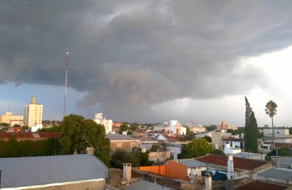 Gualeguaychú con tormenta/ Vía Gualeguaychú