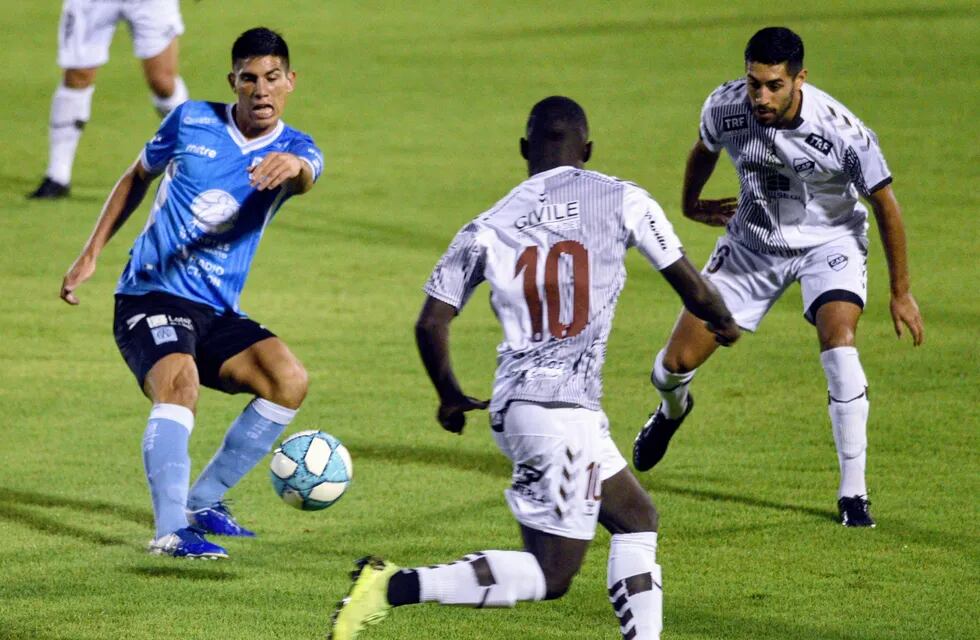 El Celeste arrancó "dormido" y Platense no perdonó, con el 1-0.