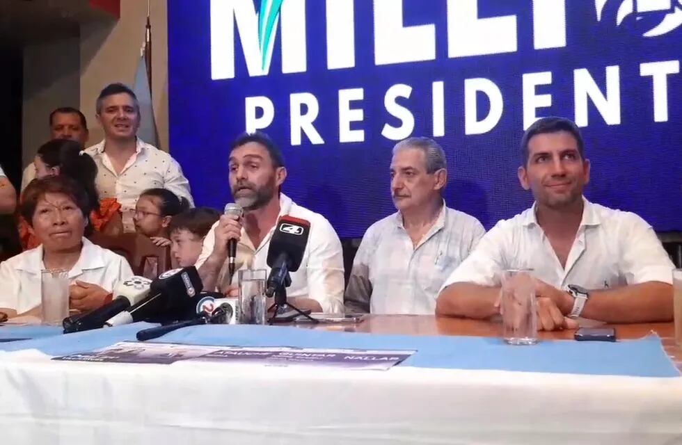 Los candidatos del Partido Renovador Federal Vilma Bedia, Ezequiel Atauche, Mario Nallar y Manuel Quintar, que se consagraron ganadores en los comicios del domingo último en Jujuy.