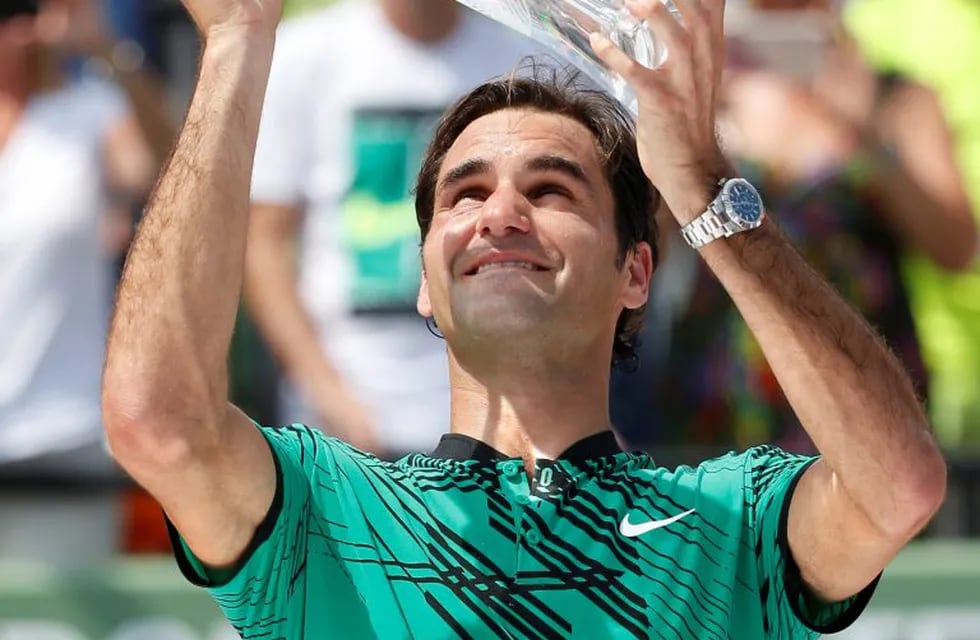 Roger Federer, of Switzerland, holds up his trophy after defeating Rafael Nadal, of Spain, during the men's singles final tennis match at the Miami Open, Sunday, April 2, 2017, in Key Biscayne, Fla. (AP Photo/Wilfredo Lee)