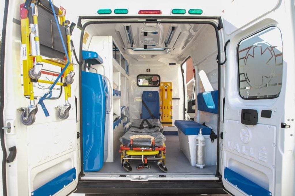 La nueva ambulancia cuenta con dispositivos para electrocardiogramas, cardiodesfibrilador y respirador artificial