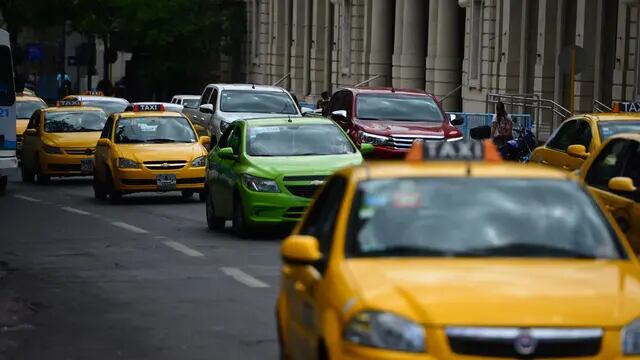 Taxis y remises, transporte público