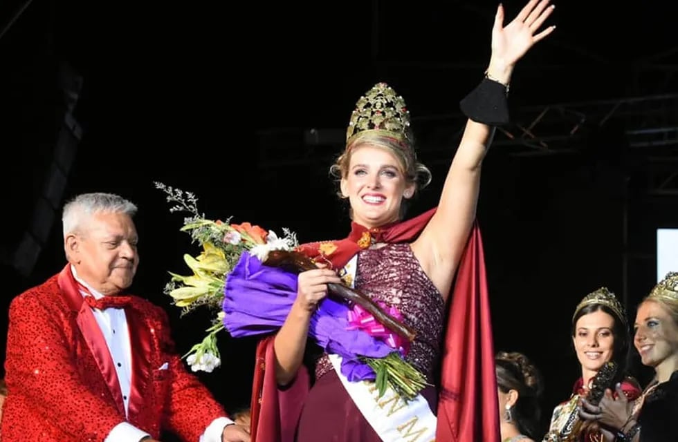 Nazarena Nicosia de 22 años y representante de Buen Orden fue electa Reina de la Vendimia de Gral San Martín al final del espectáculo Geografía del Bonarda.