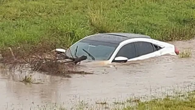 El conductor del Honda Civic abandonó el auto y se dio a la fuga