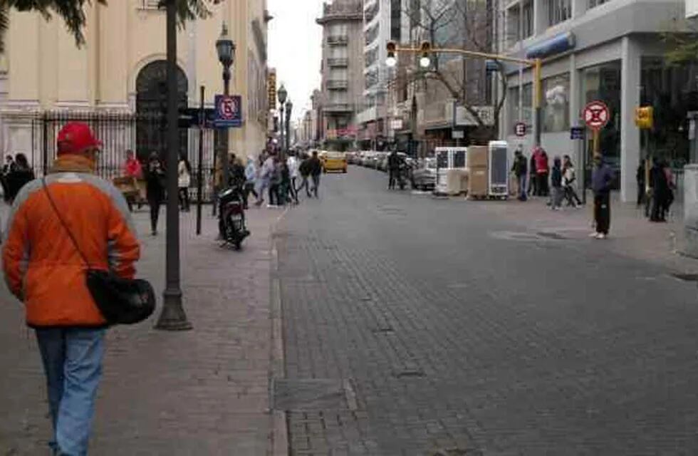 A SACAR LOS ABRIGOS. Desde el domingo baja la temperatura en Córdoba (LaVoz/Archivo).