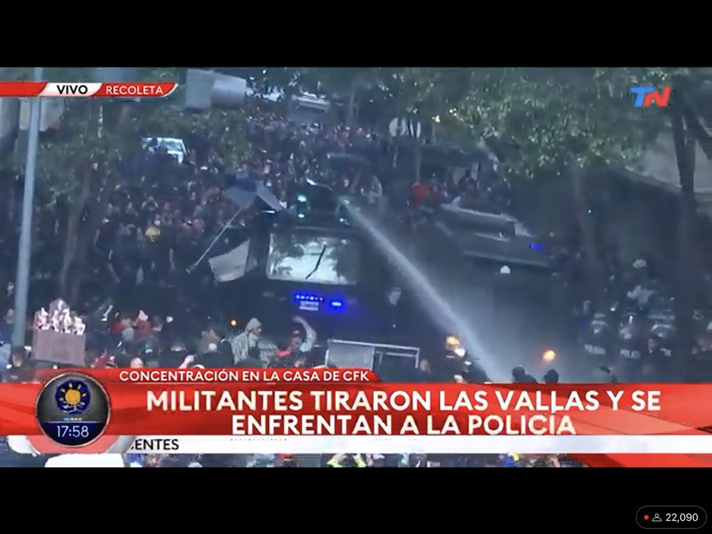 Primeras imagenes de los incidentes frente a la casa de Cristina Kirchner