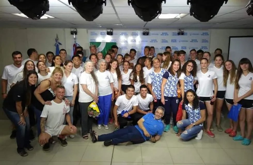 Nadadores de Arroyito fueron premiados por la Federacion cordobesa