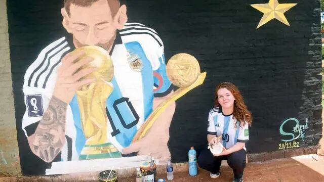Sigrid Mariana Krewer (24), una artista de Jardín América que retrató a Lionel Messi en un costado del polideportivo municipal de la ciudad misionera.