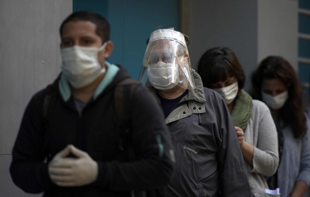 Vizzotti se refirió también al permiso especial "Regreso a casa" para personas que quedaron varadas dentro del territorio argentino. (Foto: JUAN MABROMATA / AFP)