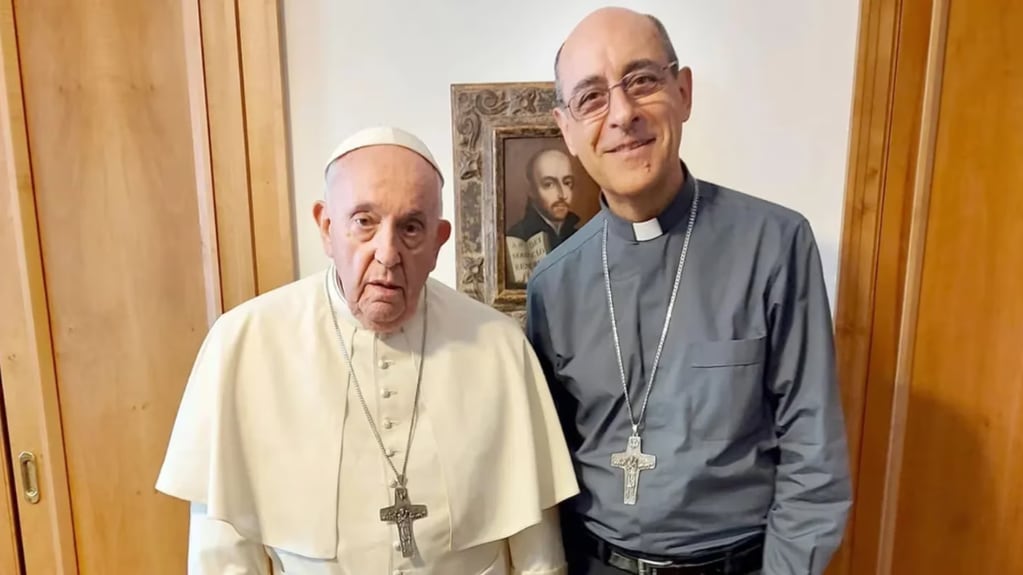 El Papa Francisco y el exarzobispo de La Plata, Víctor Manuel Fernández, (Foto: Vatican News)