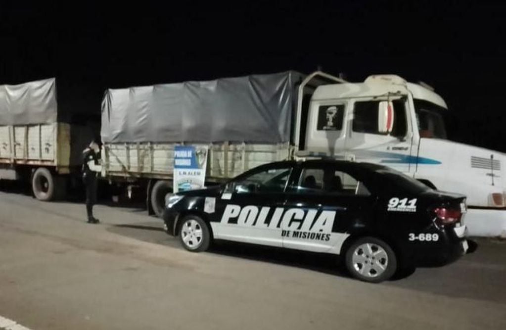 Nuevamente, dos camiones fueron secuestrados con soja ilegal en Leandro N. Alem.
