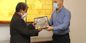 Santos "Falucho" Laciar y un grato reconocimiento por parte del Municipio de Carlos Paz, a 40 años de su histórico triunfo.