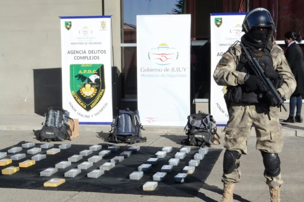 Un operativo antidrogas efectuado en el departamento Yavi permitió a la Policía secuestrar 50,470 Kg de clorhidrato de cocaína, equivalente a 200.000 dosis con un valor aproximado de $75.000.000.