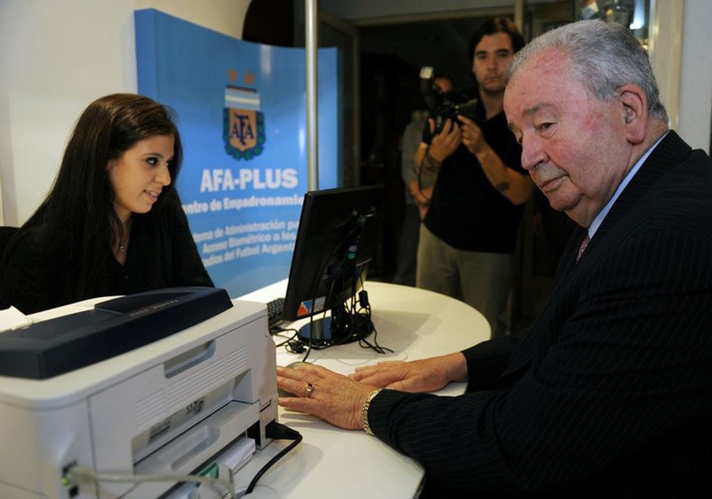 Julio Grondona junto al sistema AFA Plus