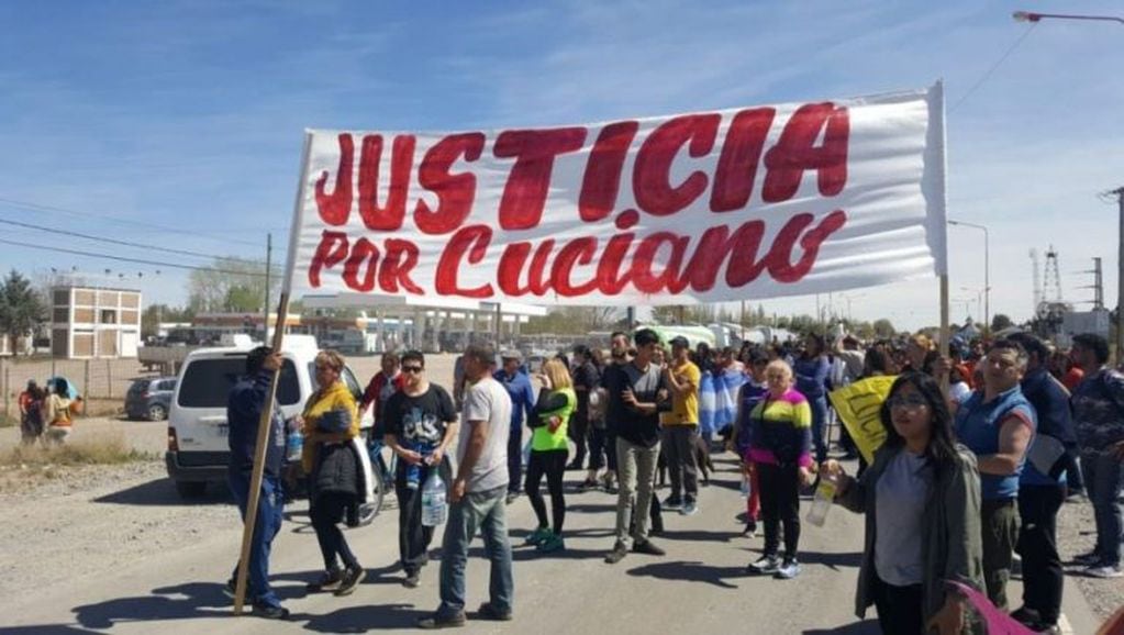 Los vecinos de Cutral Co y Vecinos de Plaza Huincul protestaron este miércoles sobre la ruta 22.