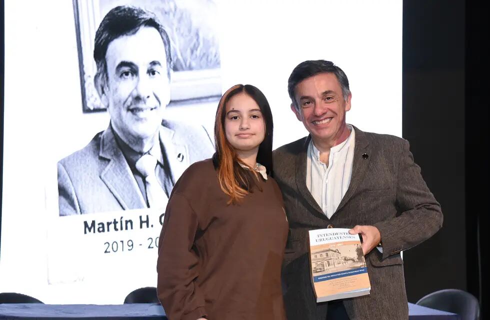 Presentaron en Concepción del Uruguay el libro sobre la historia de los intendentes de la ciudad.