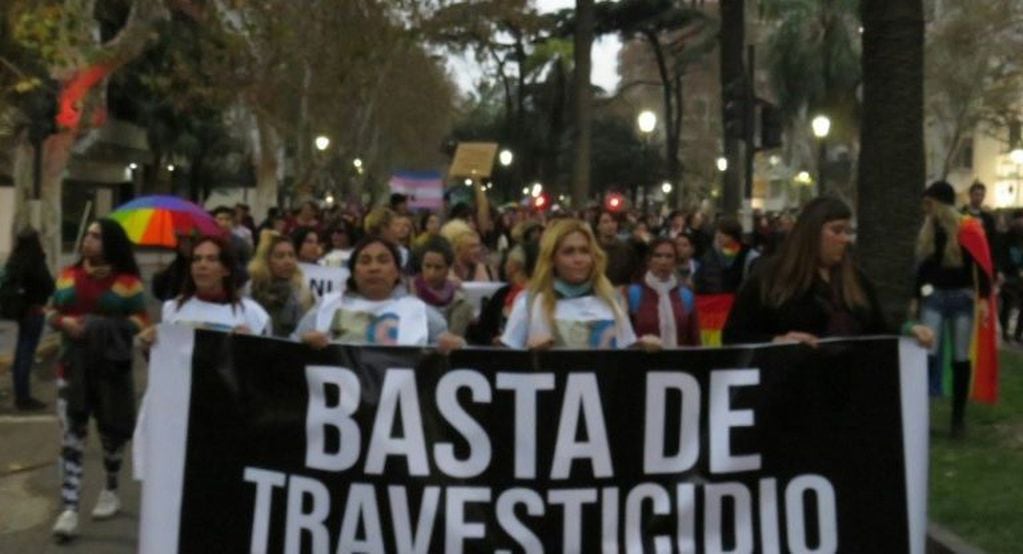 La Marcha del Orgullo le puso color a una tarde gris en Rosario