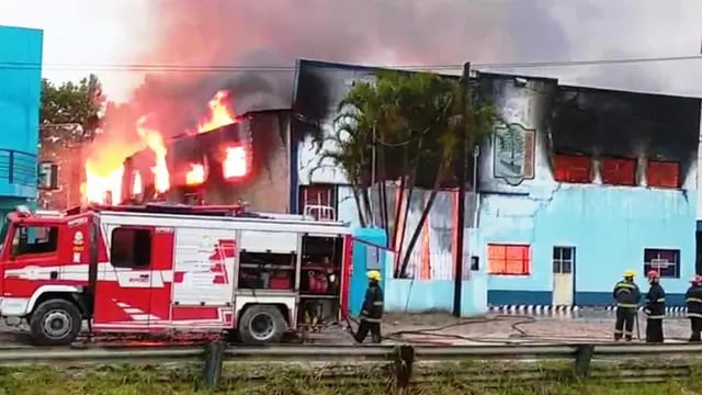 incendio escuela policía