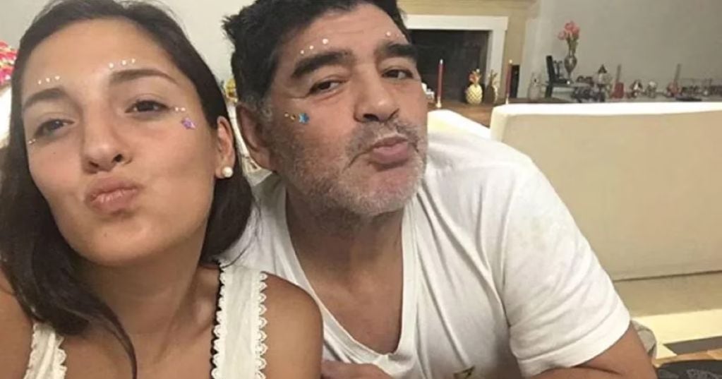 Jana Maradona junto a Diego.