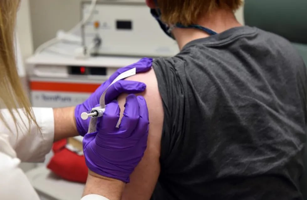 Documentaron reacciones alérgicas graves a la vacuna de Pfizer. (Foto de archivo: AP)