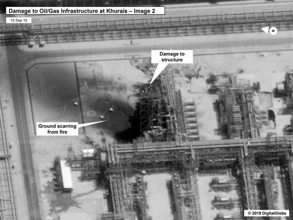 La imagen muestra el daño a la infraestructura de uno de los pozos petrolíferos en Arabia Saudita tras el ataque. Foto: Digital Globe via AP.
