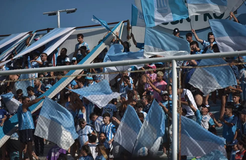 El presidente de Racing, Manuel Pérez, anticipó que unos 5.000 hinchas irán al partido ante River (La Voz).