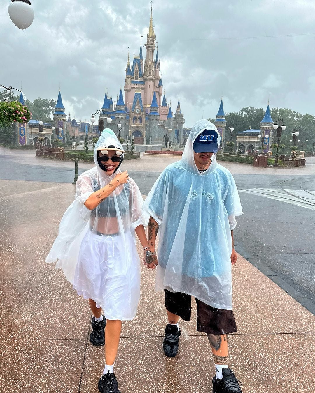 Duki y Emilia de vacaciones en Disney