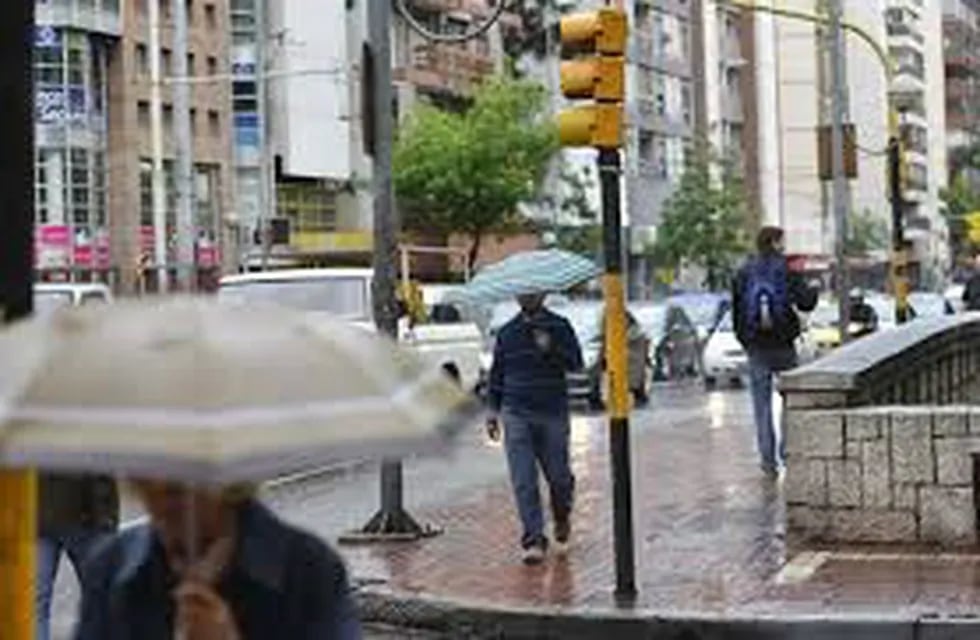 Para este lunes se espera una jornada lluviosa, con ocasional caída de granizo en la ciudad de Córdoba.