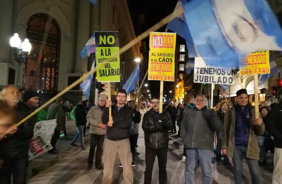 Fuerte protesta de Empleados de Comercio por la suba de precios (@silvana_crocci)