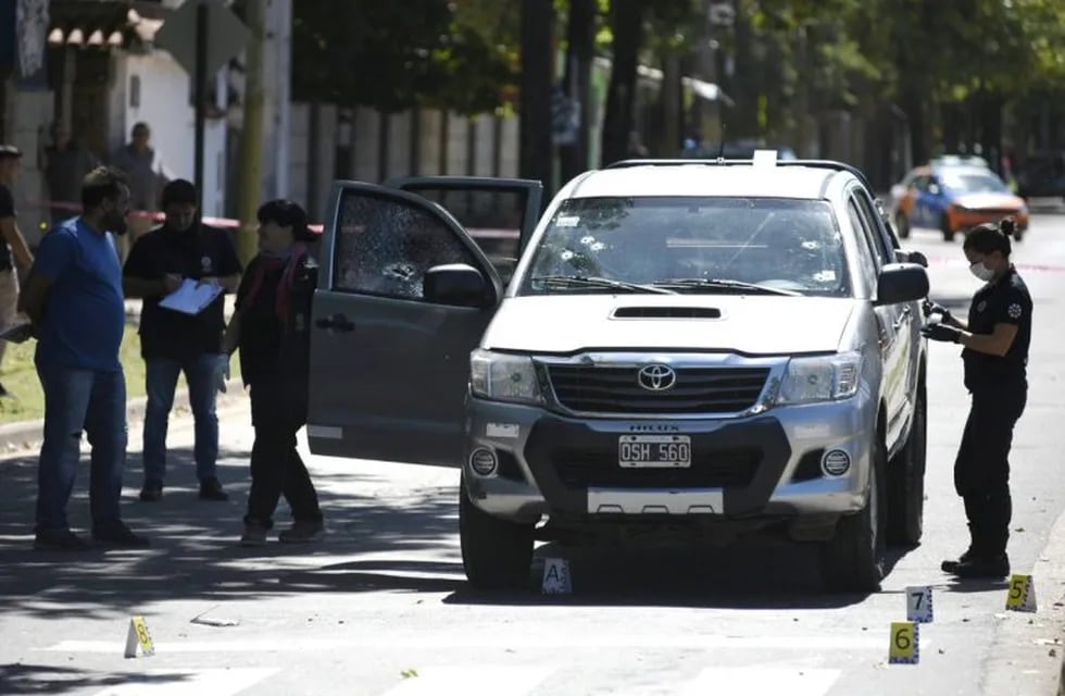 La víctima iba a bordo de una Toyota Hilux cuando la acribillaron. (Juan José García)