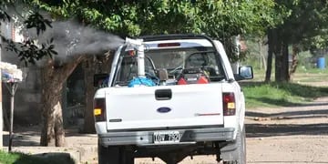 DENGUE. La campaña de fumigación en 2009 (LaVoz/Archivo).