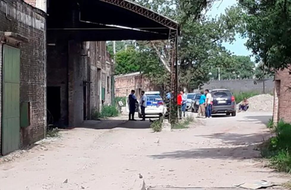 El cuerpo sin vida de un hombre de 52 años con signos de haber sido asesinado fue encontrado por la Policía en Villa María. (Foto Villa María Vivo)
