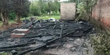 Un voraz incendio consumió por completo una vivienda en Eldorado