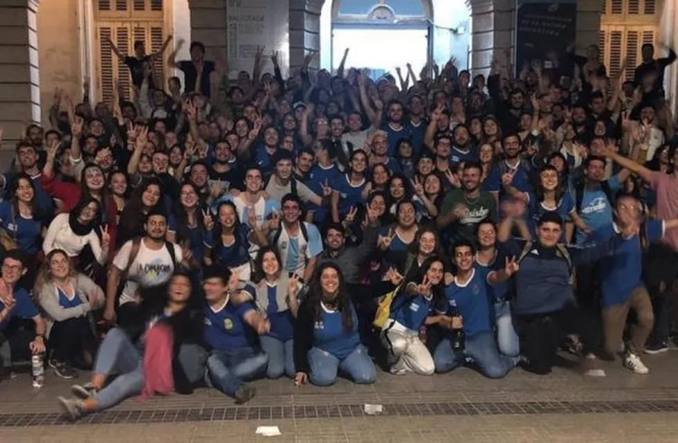 El Frente Patria, que unificó agrupaciones peronistas, logró un triunfo histórico en el centro de estudiantes de la facultad de Derecho de la UNR. (Twitter)